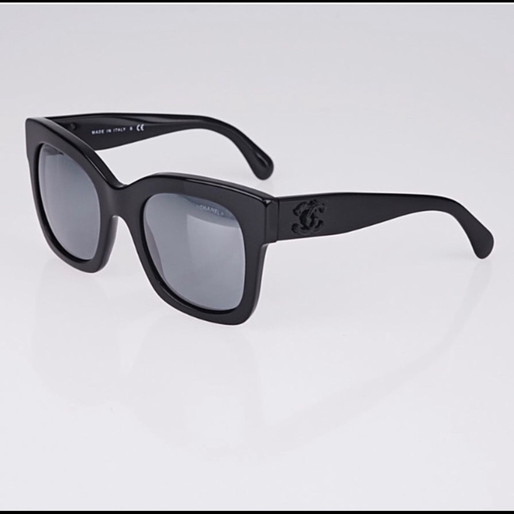 Chanel black mirror sunglasses 5357 C50126